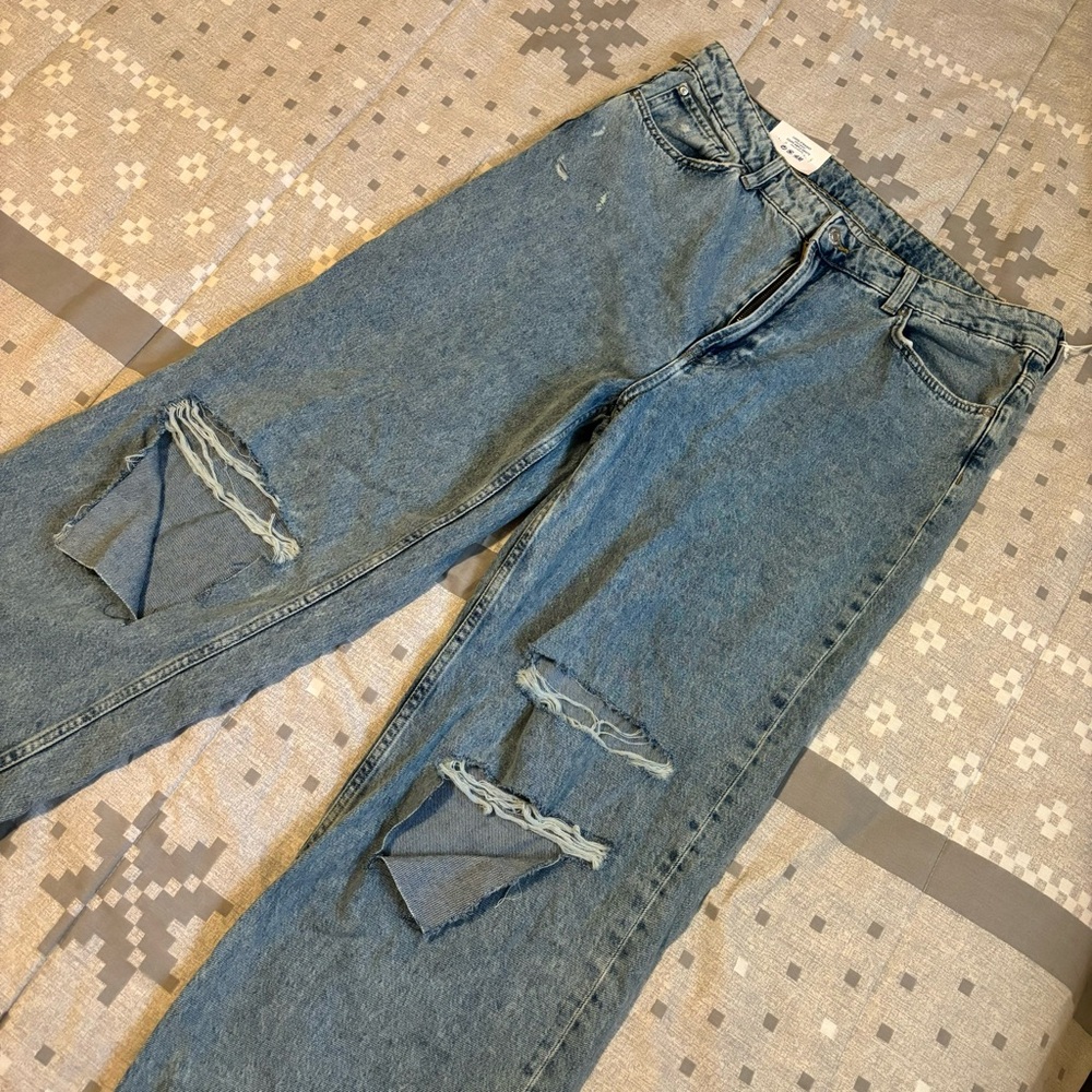 H&M Loose Straight High Waisted Ripped Jeans
